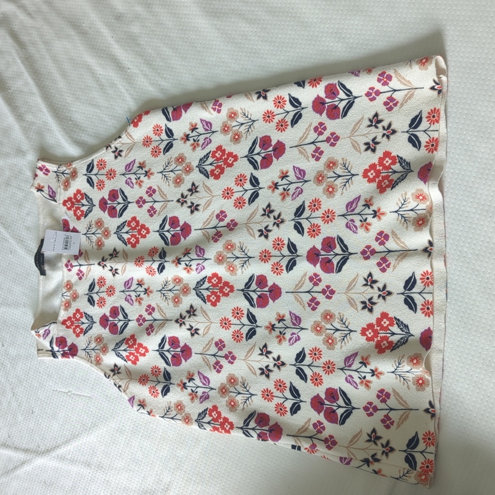 Ann Taylor floral sweater sleeveless top